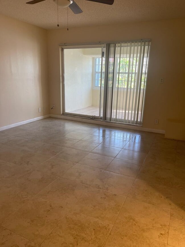 Building Photo - 6521 Racquet Club Dr