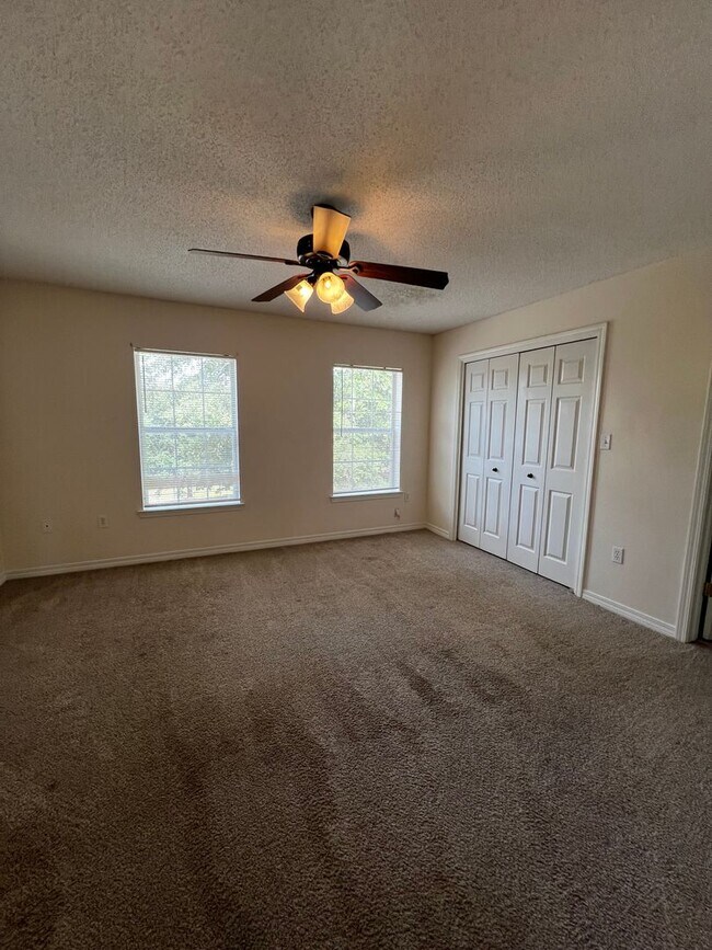 Building Photo - 202 Johnson Ct