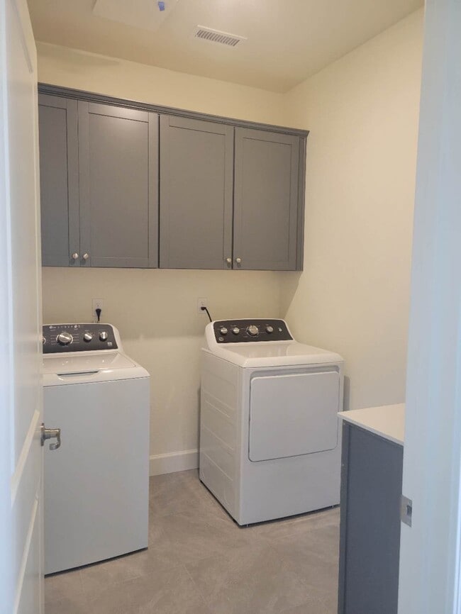 Building Photo - 7146 Badger Creek Ct