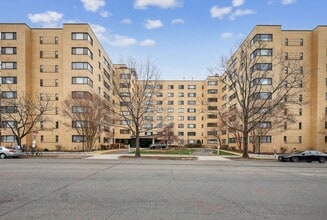Building Photo - Sunlit Studio Steps from Cleveland Park Metro