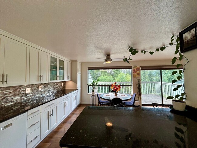Building Photo - 3500 Ridgemont Way