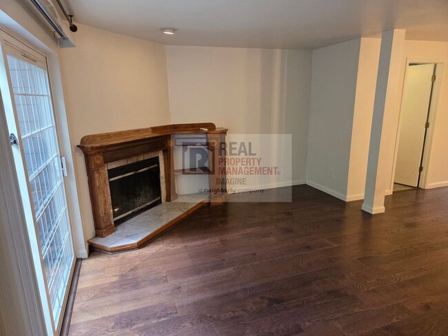 Building Photo - Check out this adorable 2.0 bedroom, 2.5 b...