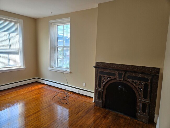 Building Photo - 159-163 N Hanover St