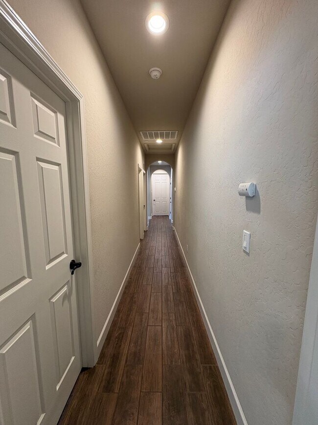 Building Photo - Lovely SE Tulare available now!