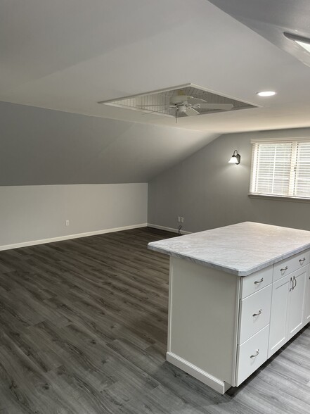 Building Photo - 20 Cosman Dr