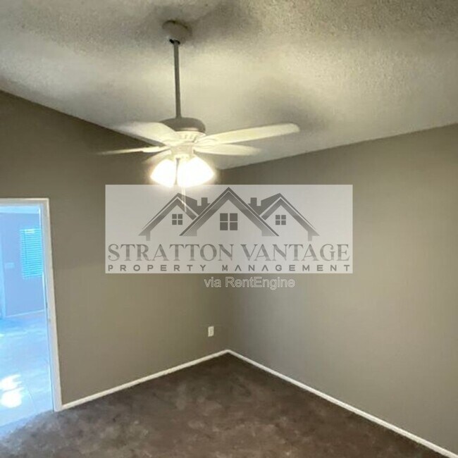 Building Photo - 3893 W Denver St