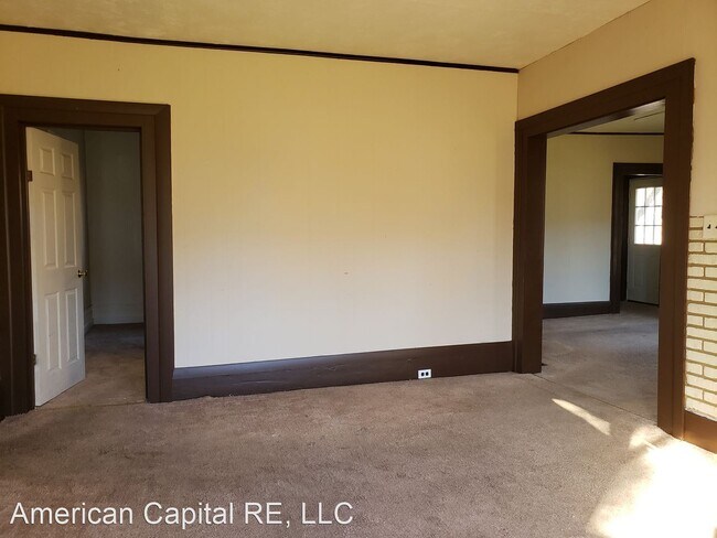 Building Photo - 5 br, 1.5 bath House - 202 Harmon St