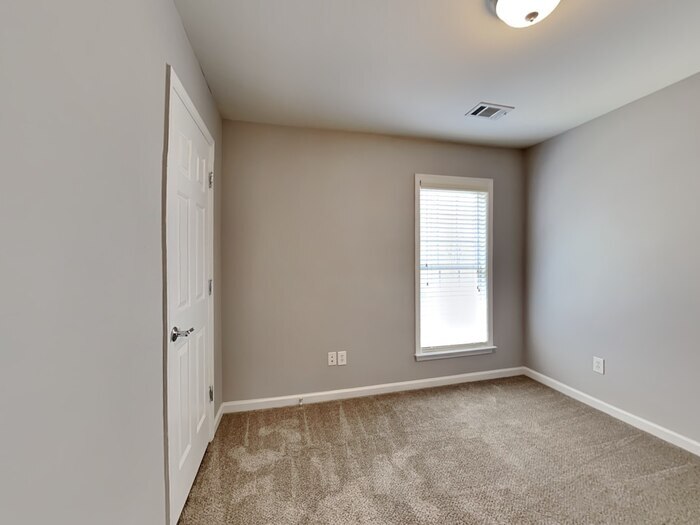 Building Photo - 755 Earlham Dr