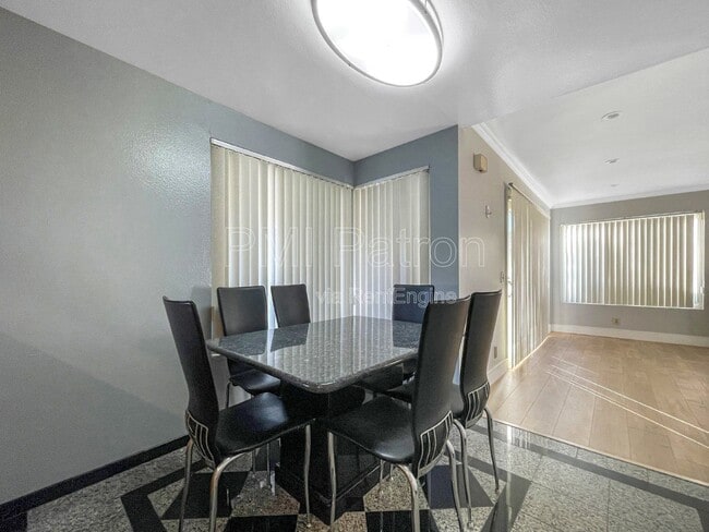 Building Photo - 9564 Peartree Ln