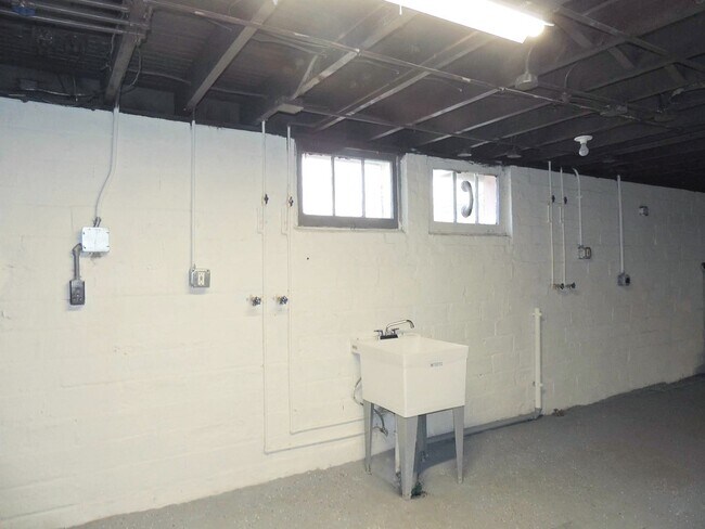 Building Photo - 3690 Hildana Rd