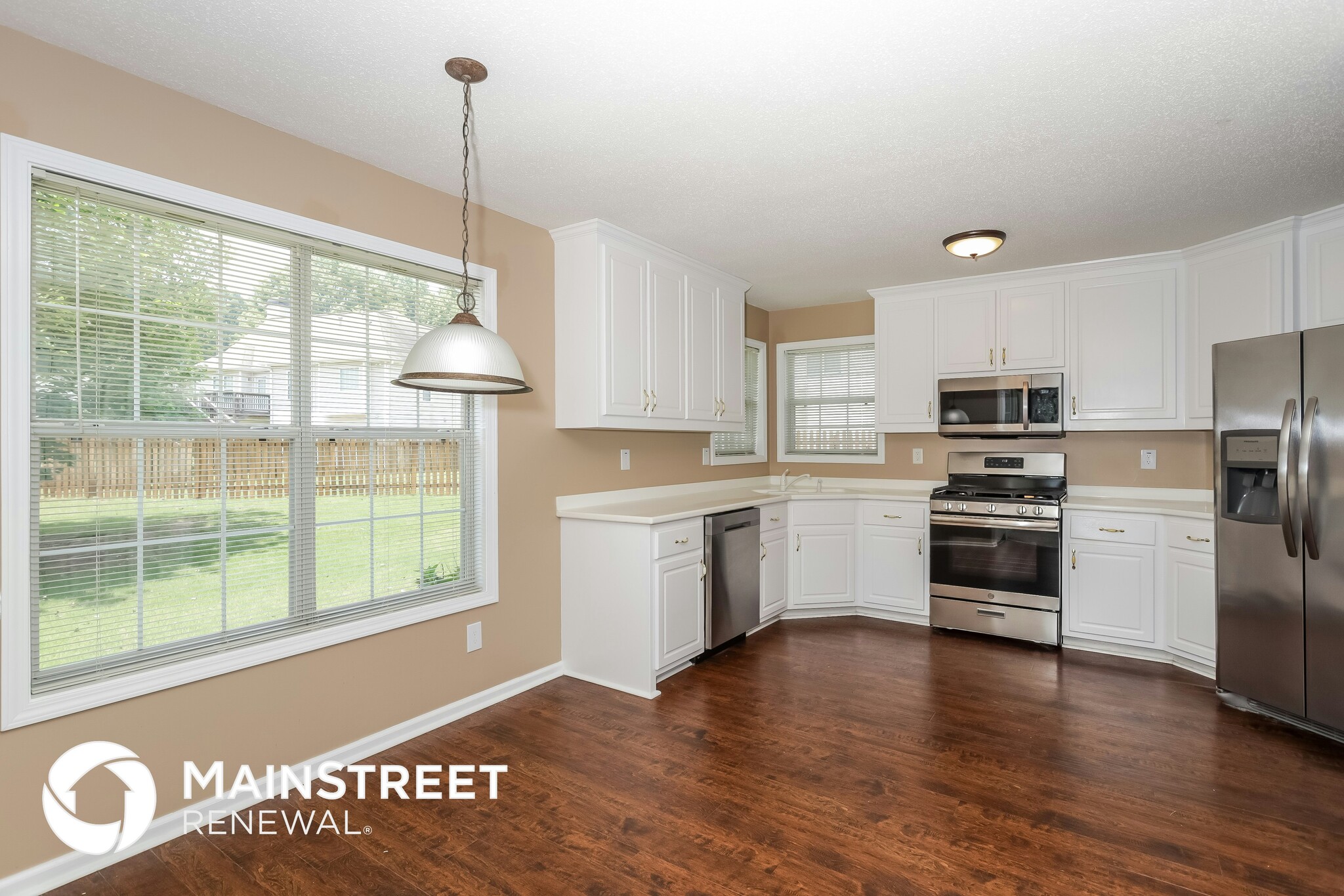 Building Photo - 1352 Vine Cir