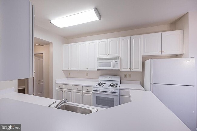 Building Photo - 2130 Ganton Green