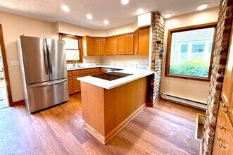 Building Photo - Renovated House for Rent!