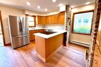 Building Photo - Renovated House for Rent!