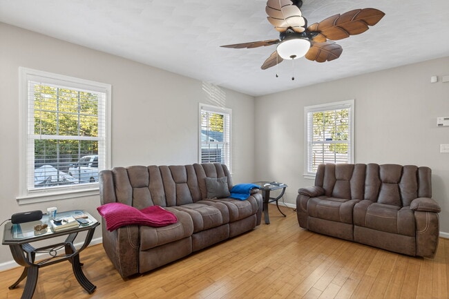 Building Photo - 2818 Tidewater Dr