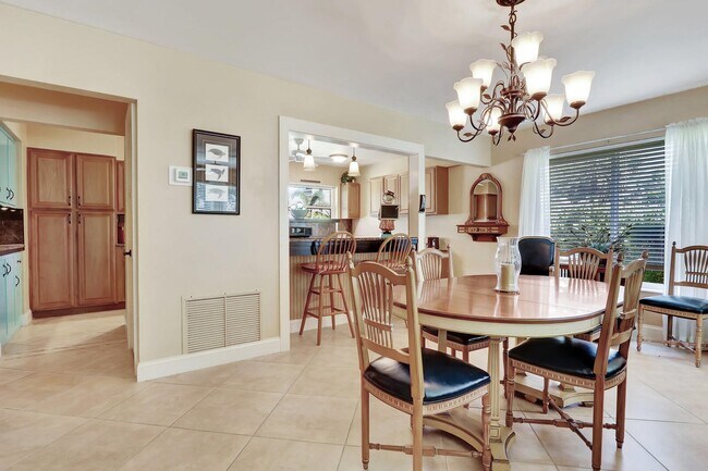 Building Photo - 390 N Juno Ln