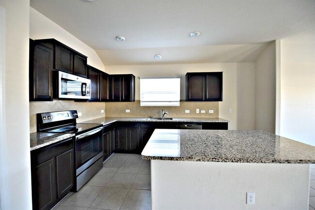 Building Photo - 644 Heritage Grove Rd