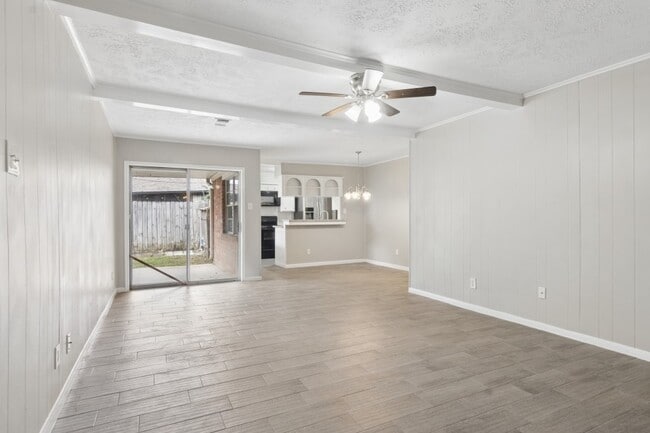 Building Photo - 3215 Palm Desert Ln