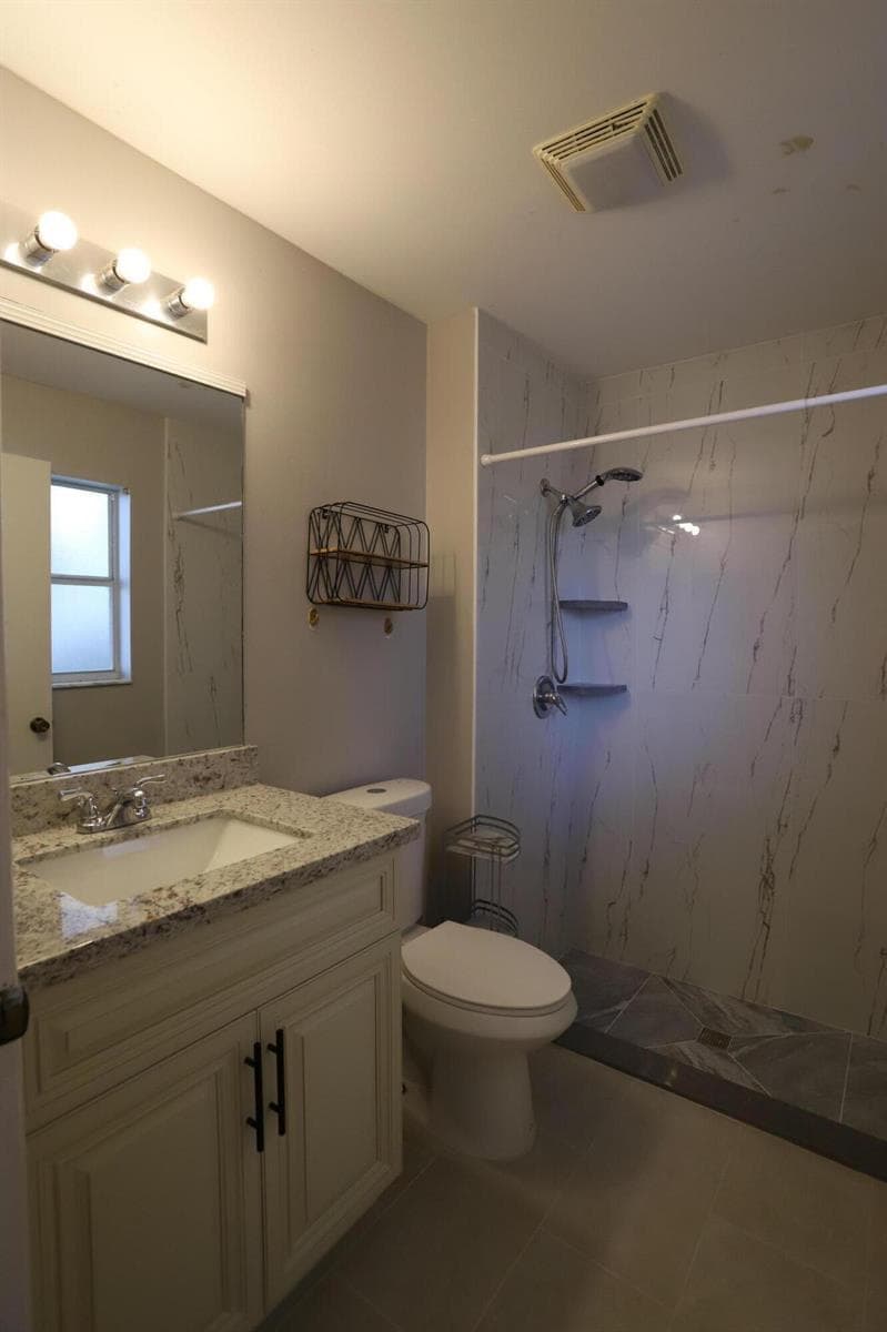 Building Photo - 421 Cypress Way W