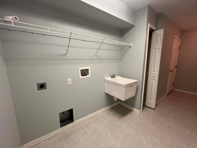 Building Photo - 25381 Deep Creek Blvd