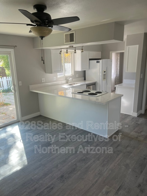 Building Photo - 4885 E Tomahawk Dr