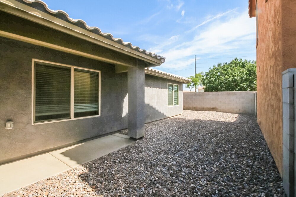 Building Photo - 3825 E Frances Ln