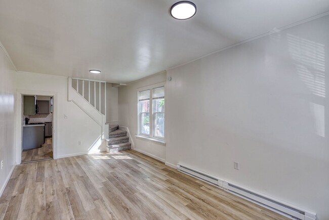 Building Photo - Fully Renovated 3 Bedroom, 1 Bathroom Townhouse