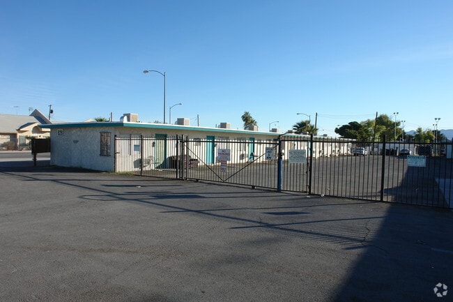 Primary Photo - Palm Court Apartments