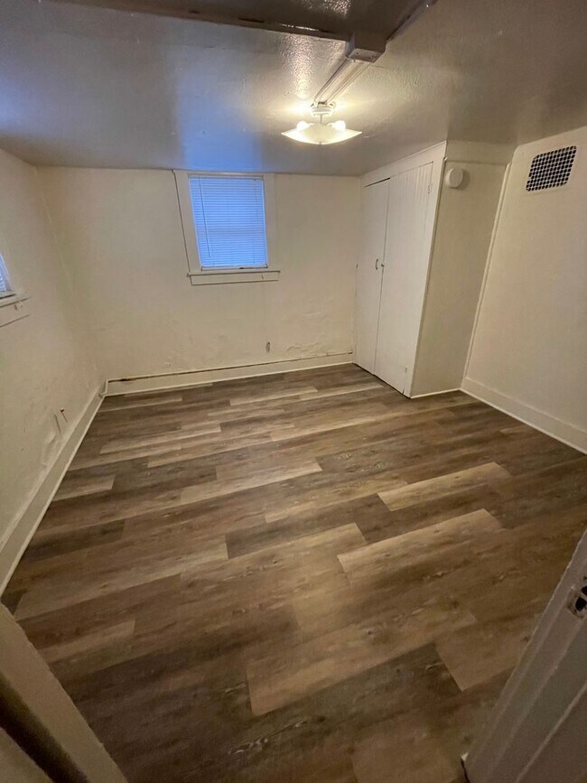 Building Photo - MM1938