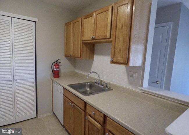 Building Photo - 808 Britton Pl