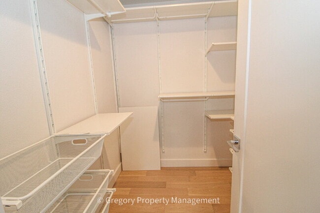 Building Photo - 604 9th Ave