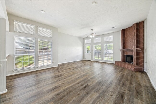 Building Photo - 15303 Laurel Knoll Cir