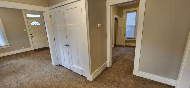Building Photo - Spacious corner lot home with great natural light!