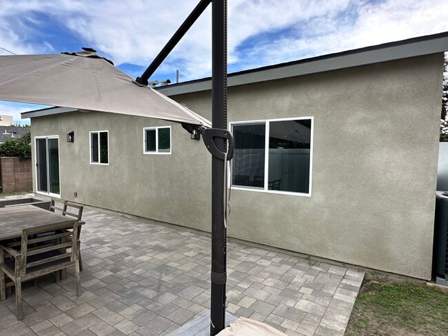 Building Photo - 3617 W Victory Blvd