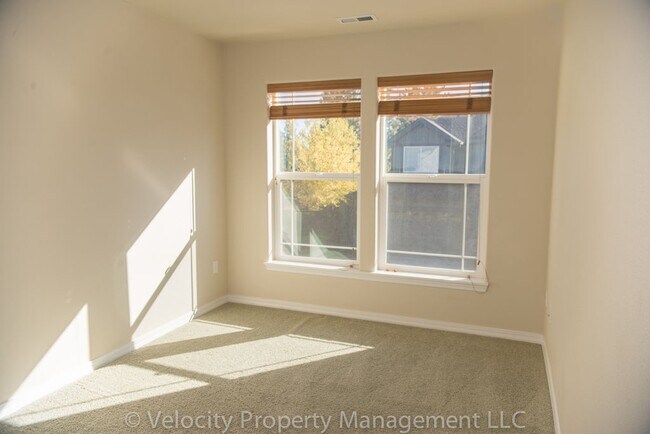 Building Photo - Large 5 Bedroom River Canyon Estates Home with Community Pool!