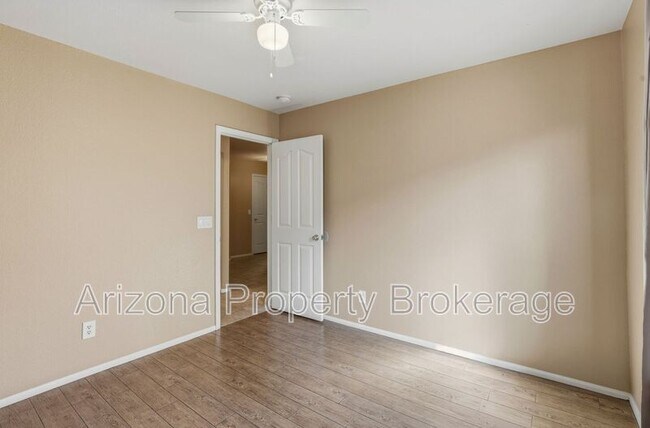 Building Photo - 919 E Monteleone St