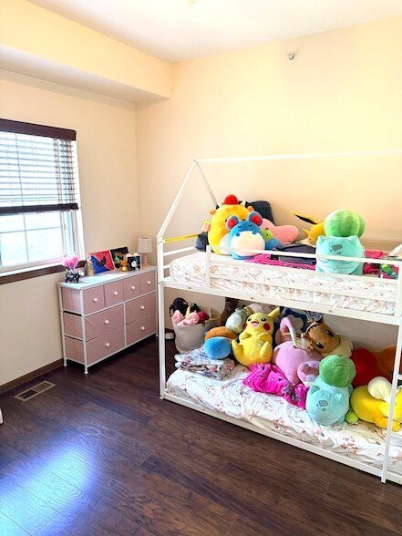 Building Photo - 1159 E Addison Ave