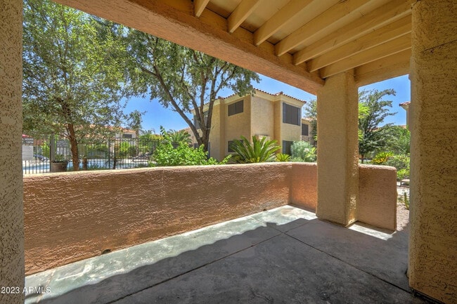 Building Photo - 9990 N Scottsdale Rd