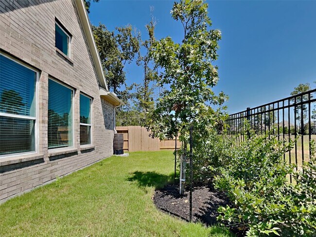 Building Photo - 15170 London Gavroche Ln