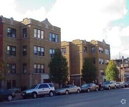 Building Photo - 1339 W Addison St