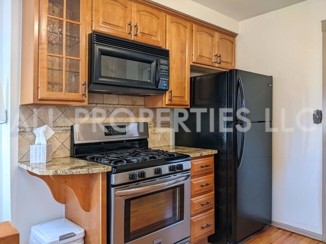 Building Photo - 557 S Race St