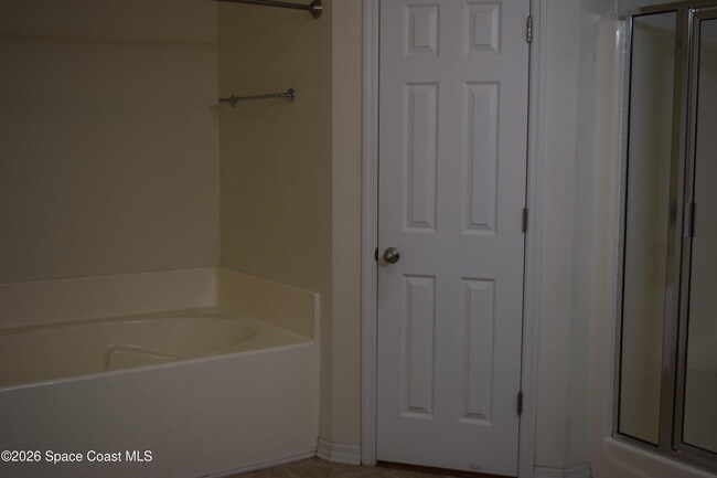 Building Photo - 241 Paquita Cir