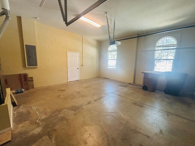 Building Photo - Beautiful home in Health Brook Hills