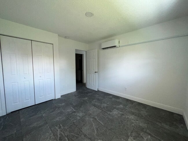 Building Photo - Fully Renovated 2 Bed, 1 Bath Duplex in th...