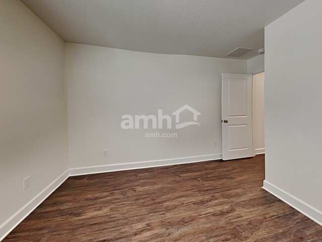 Building Photo - 1067 Tan Tara Trl