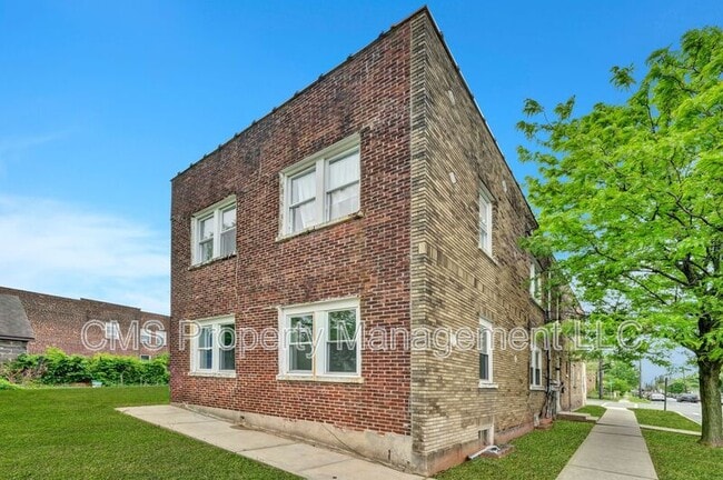 Building Photo - 1501 S Wood Ave
