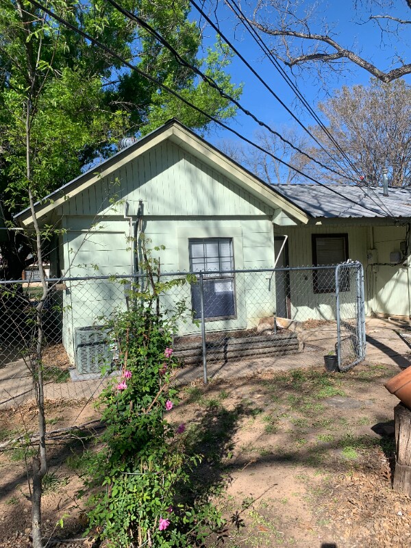 Building Photo - 600 Lakeshore Dr