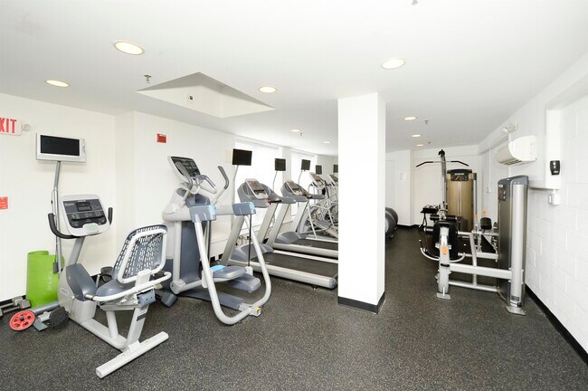 Building Photo - 70 Adams St