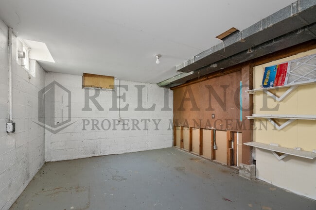 Building Photo - 1555 N Northeast Pkwy