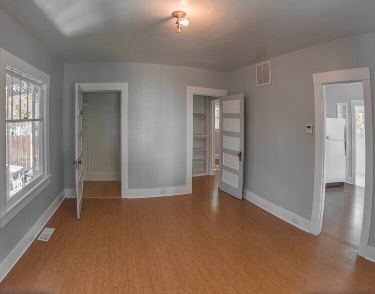 Livingroom - 127 1/2 Keystone Ave